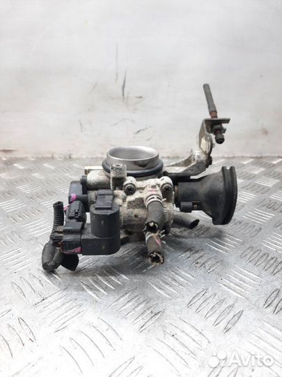 Дроссельная заслонка Toyota Yaris хэтчбэк 5 дв