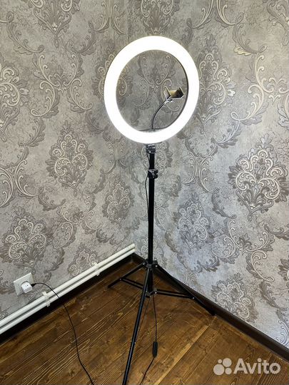 Штатив для телефона с лампой