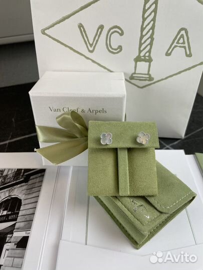 Серьги Van Cleef Sweet Alhambra бел.золото/перламу