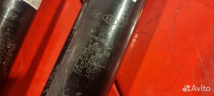 Задний амортизатор стойка Hyundai Santa Fe 4 TM