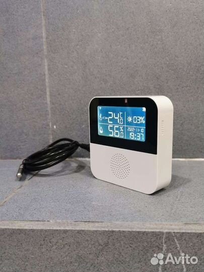 Датчик температуры влажности освещения WiFi Tuya