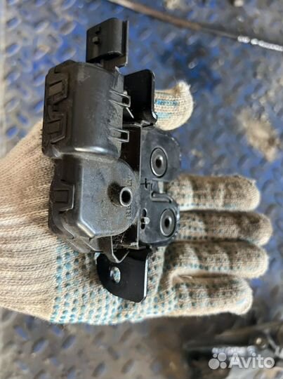 Замок крышки багажника кнопка Renault Megane 3