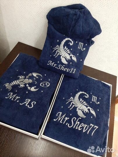 Махровый халат с вышивкой