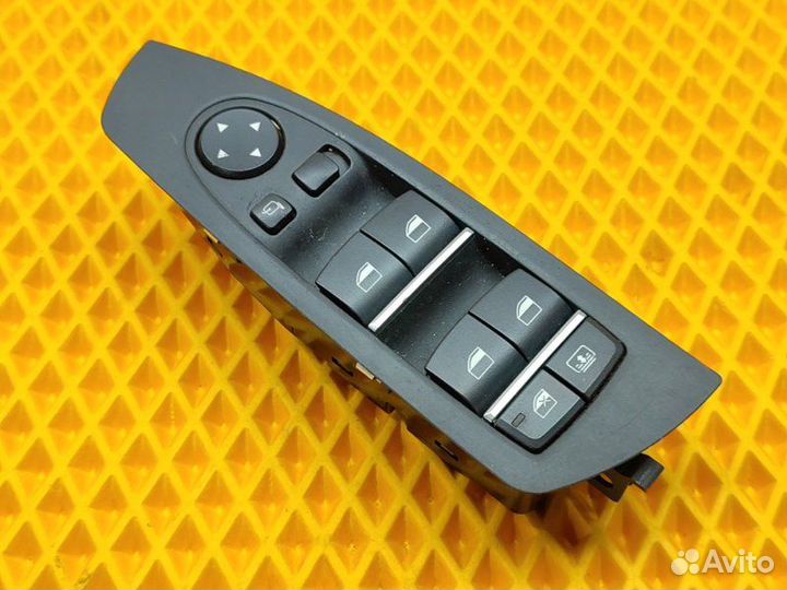 Блок управления стеклоподъемниками передний правый