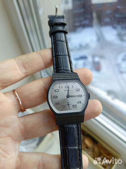 Часы винтажные победа в состоянии новых