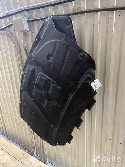 Шумоизоляция капота Bmw F10