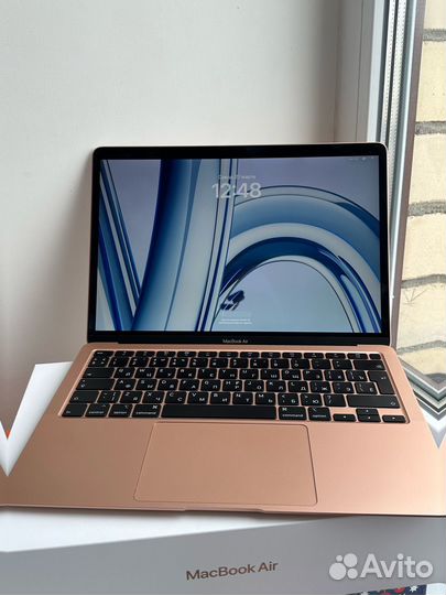 MacBook air 13 2020,256 гб, core i3 1,1 ггц