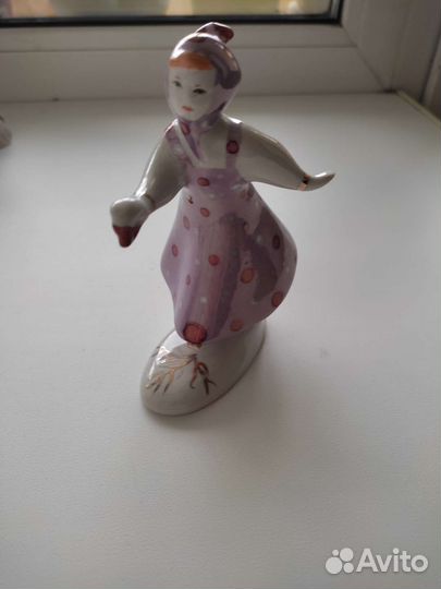 Коллекция фарфоровых статуэток