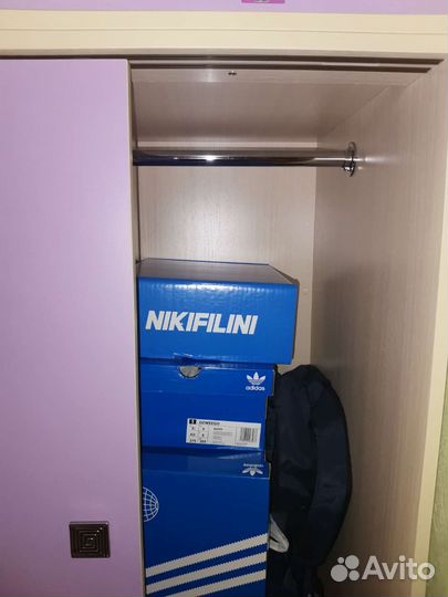 Детская кровать чердак с полками и шкафом купе