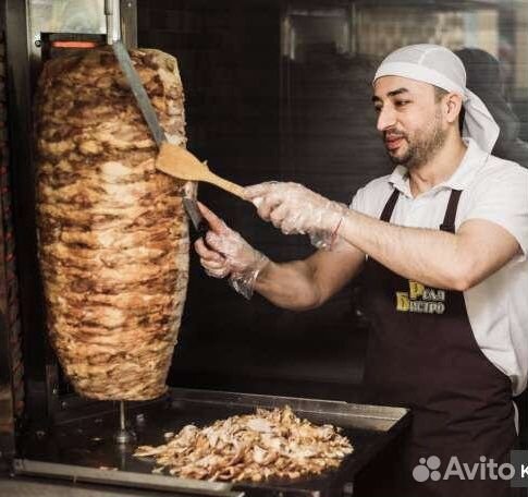 Повар шаурмист