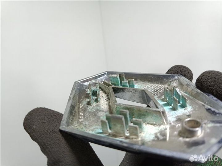 Эмблема Renault Fluence 1.6 2012