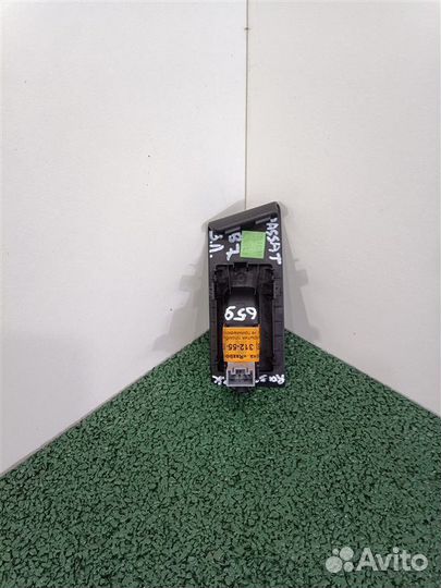 Кнопка стеклоподъемника задняя левая Vw Passat B7