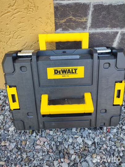 Лазерный уровень со штативом dewalt