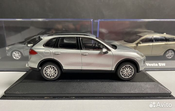 Модель Porsche Cayenne 2010 minichamps 1/43