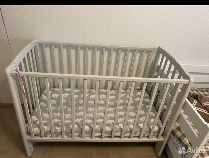 Детская кроватка с продольным маятником Гандылян