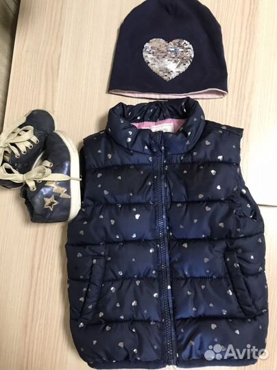 Жилетка 80 см и шапочка, ботинки 20 разм в подарок