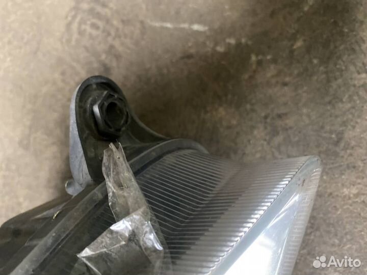 Фара правая Skoda Fabia 2011 5J1941018D