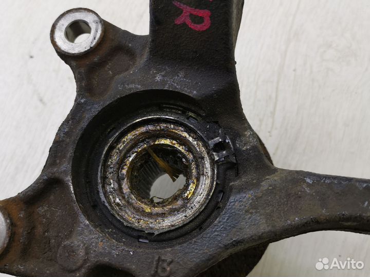 Передний правый Кулак поворотный Nissan Micra K12