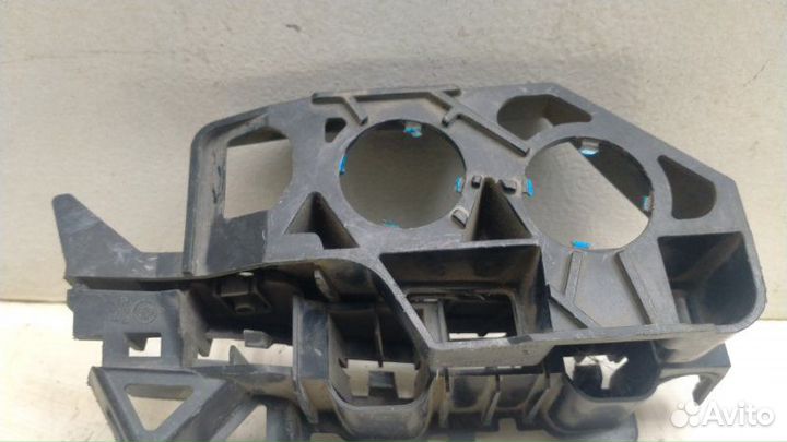 Крепление бампера переднего левое Peugeot 308