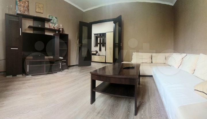 2-к. квартира, 65 м², 2/8 эт.