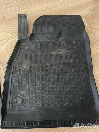 Автомобильные коврики резиновые