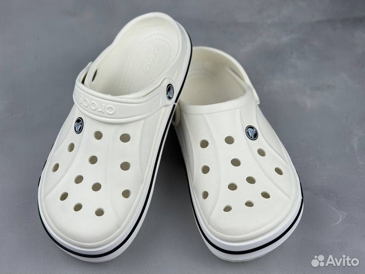 Шлепанцы Crocs белые мужские