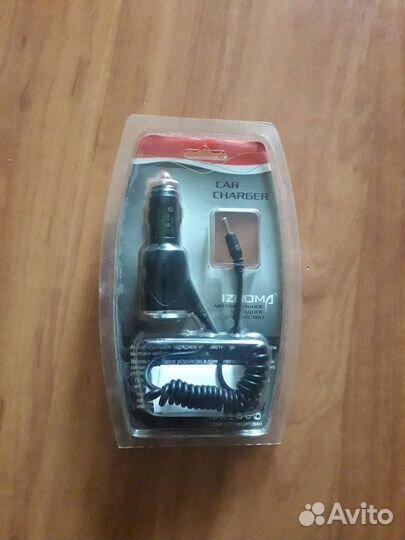 Автомобильное зарядное устройство