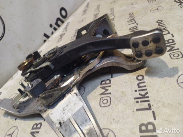 Педаль стояночного тормоза Mercedes C-Class W204