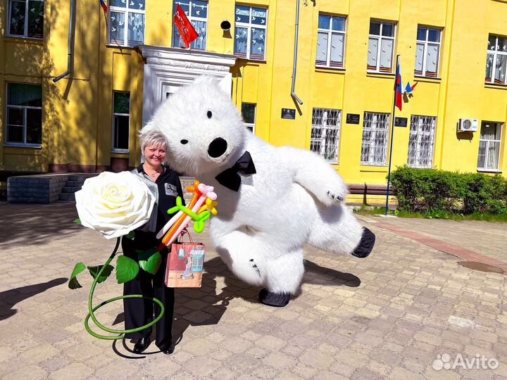 Белый мишка поздравление, медведь танцор