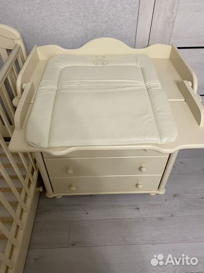 Детская кроватка и пеленальный комод Гандылян