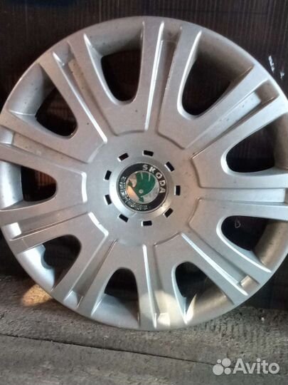 Комплект колпаков на школу R15.Состояние хорошее