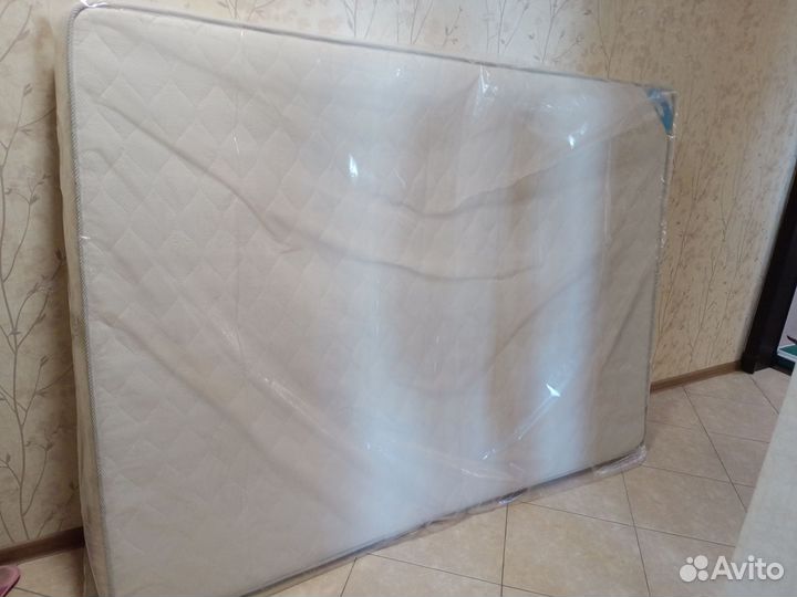 Продается матрас 140*200, в отличном состоянии