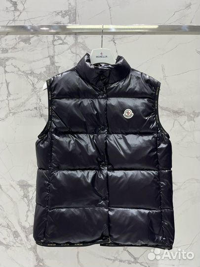 Жилетка женская на пуху moncler