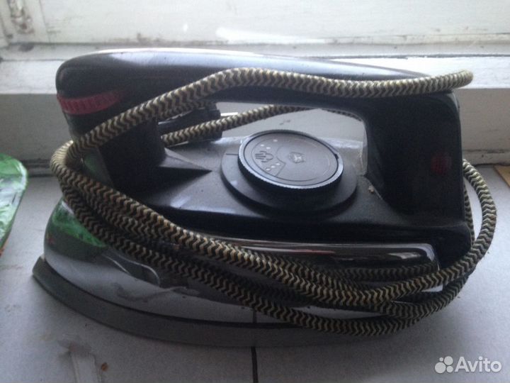 Утюг времен СССР, работающий в хорошем состоянии