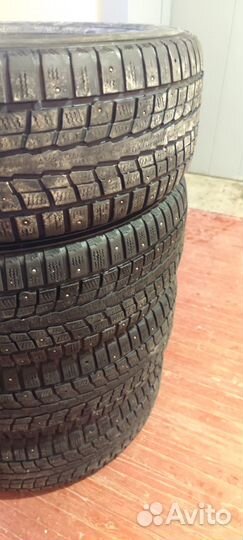 Dunlop SP Winter Ice 01 215/65 R16