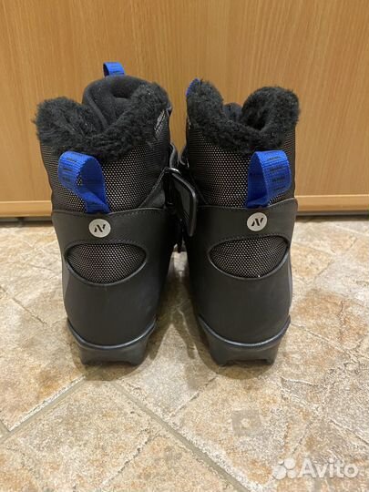 Детские беговые лыжи с палками и ботинками Nordway