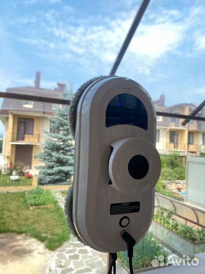 Умный робот мойщик окон