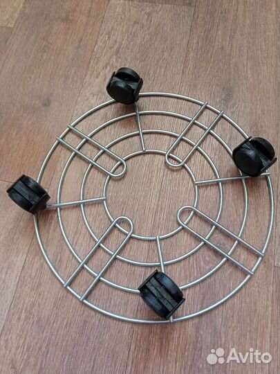 Подставка на колесиках