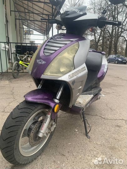 Продаю скутер umc китаец