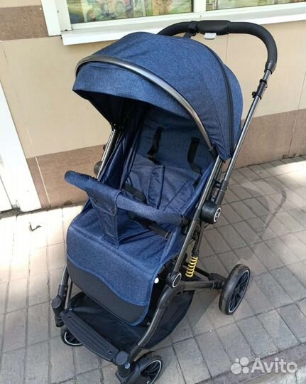 Прогулочная коляска с перекидной ручкой