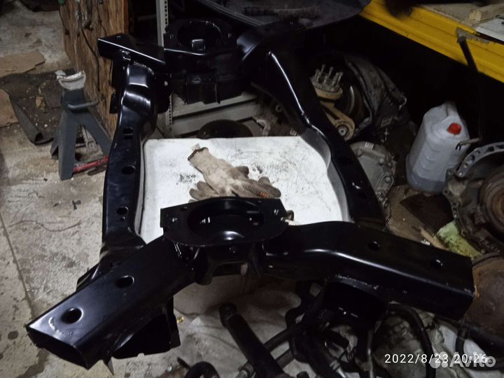 Chrysler c300 подрамник передний