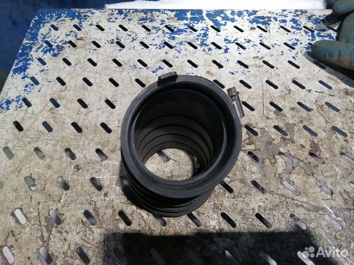 Патрубок воздушного фильтра М112 Mercedes