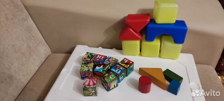 Игрушки пакетом кубики машинки