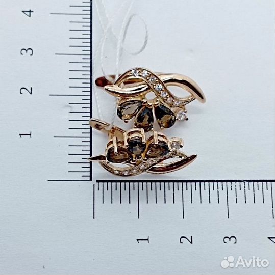 Золотые серьги с камнем