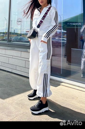 Белый спортивный костюм женский