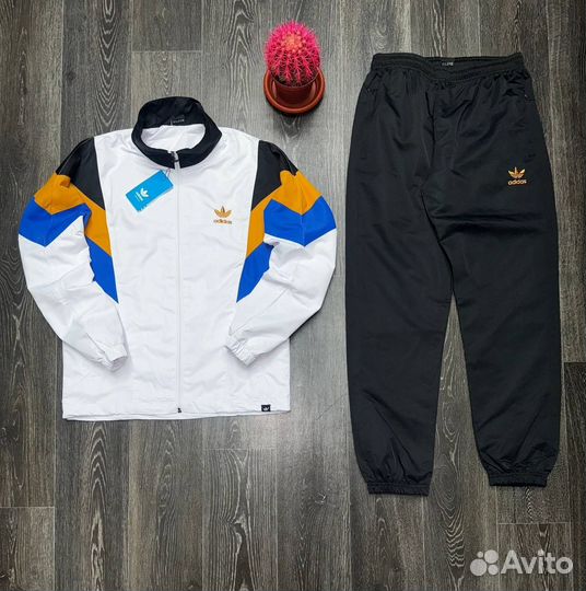 Спортивный костюм adidas