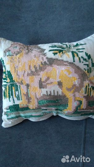 Подушка с вышивкой на ткани