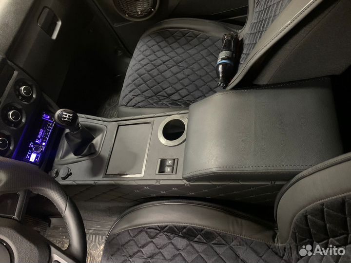 Консоль (подлокотник) Нива