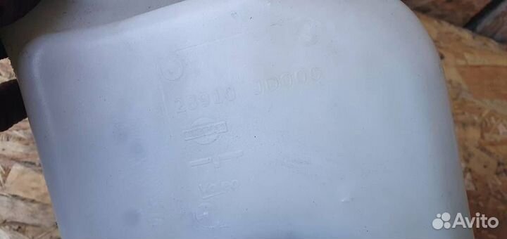 Бачок омывателя лобового стекла Nissan Qashqai (J