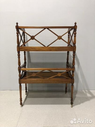 Этажерка на колесиках